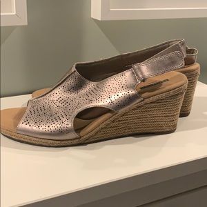 Clarks Shoes - Clarks Women's Raven Dawn Wedge Sandal size 12 Clarks Shoes - Clarks Women's Raven Dawn Wedge Sandal size 12